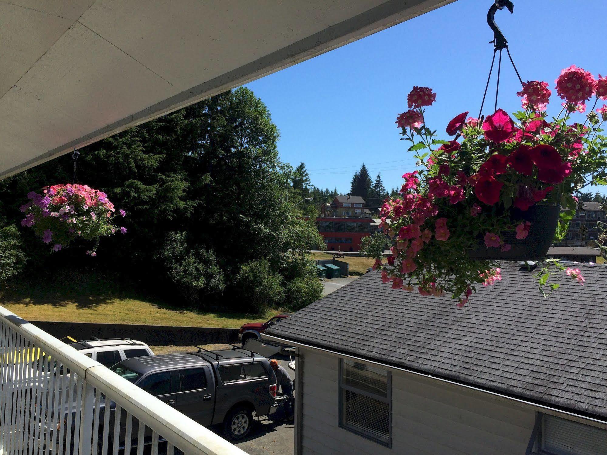 Island West Resort Ucluelet Exterior foto