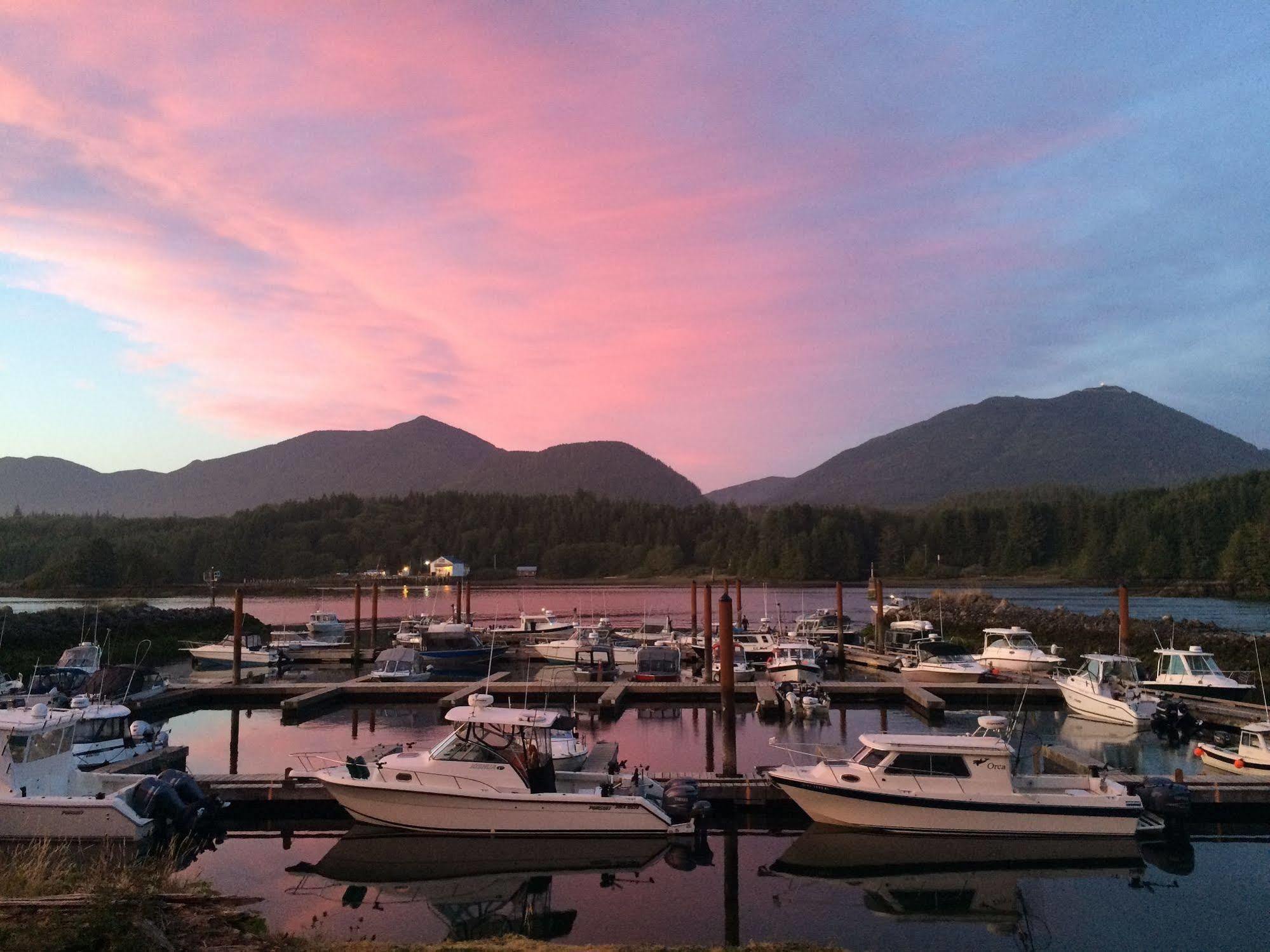 Island West Resort Ucluelet Exterior foto